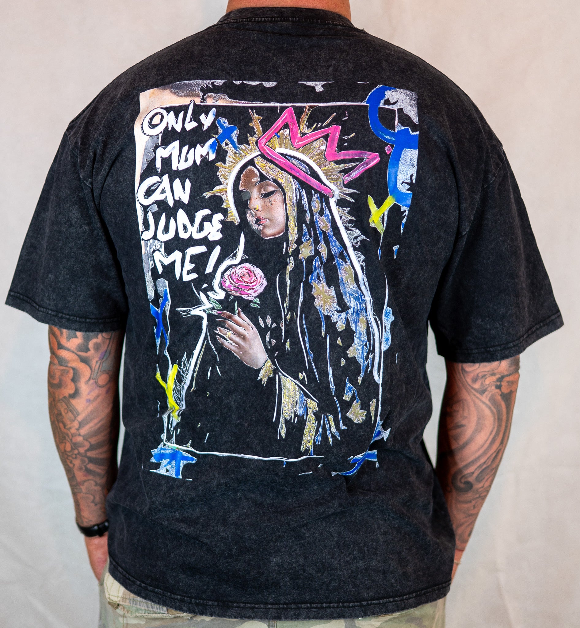 TEE-SHIRT «ONLY MUM CAN JUDGE ME»